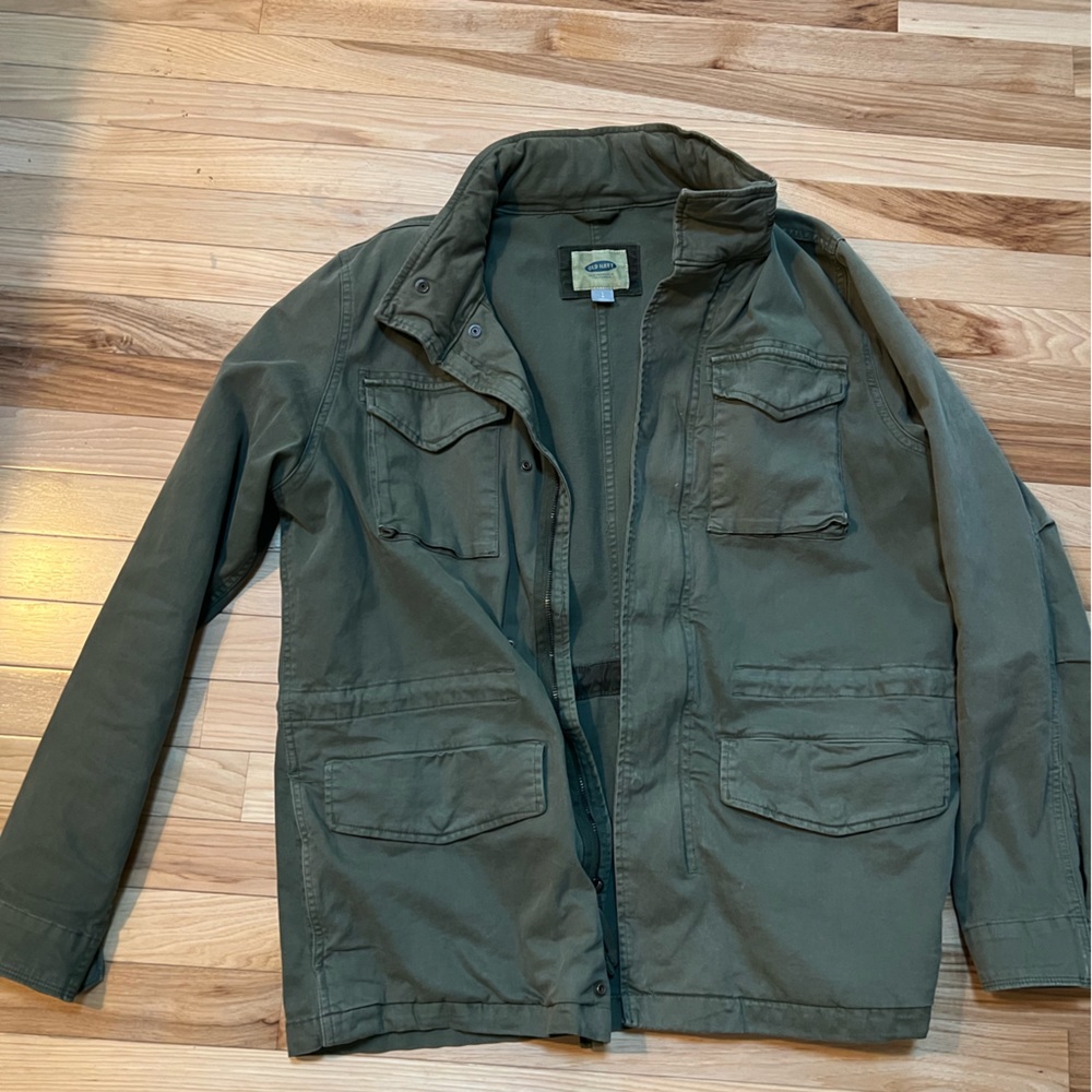 Old navy green jacket size large. In great condition for an older jacket.